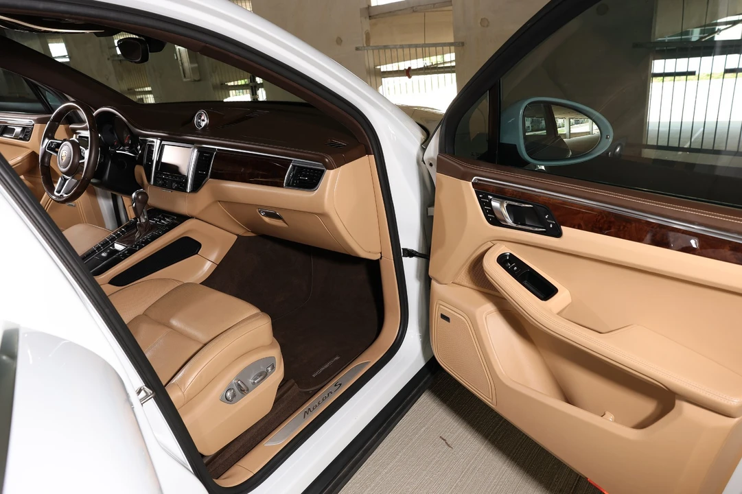 2016 Porsche Macan S - Image 10 of 11