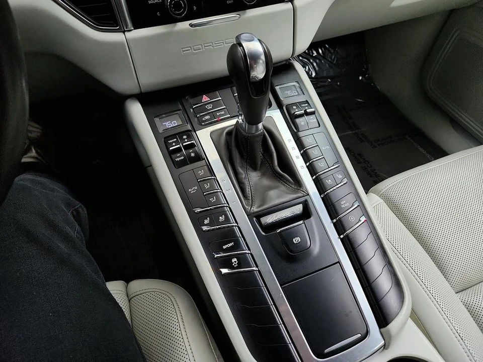 2016 Porsche Macan S - Image 18 of 21