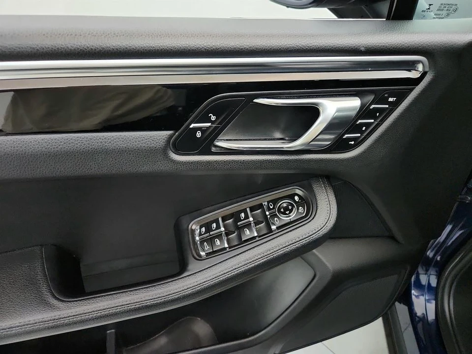 2016 Porsche Macan S - Image 23 of 31