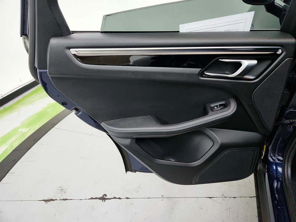 2016 Porsche Macan S - Image 25 of 31