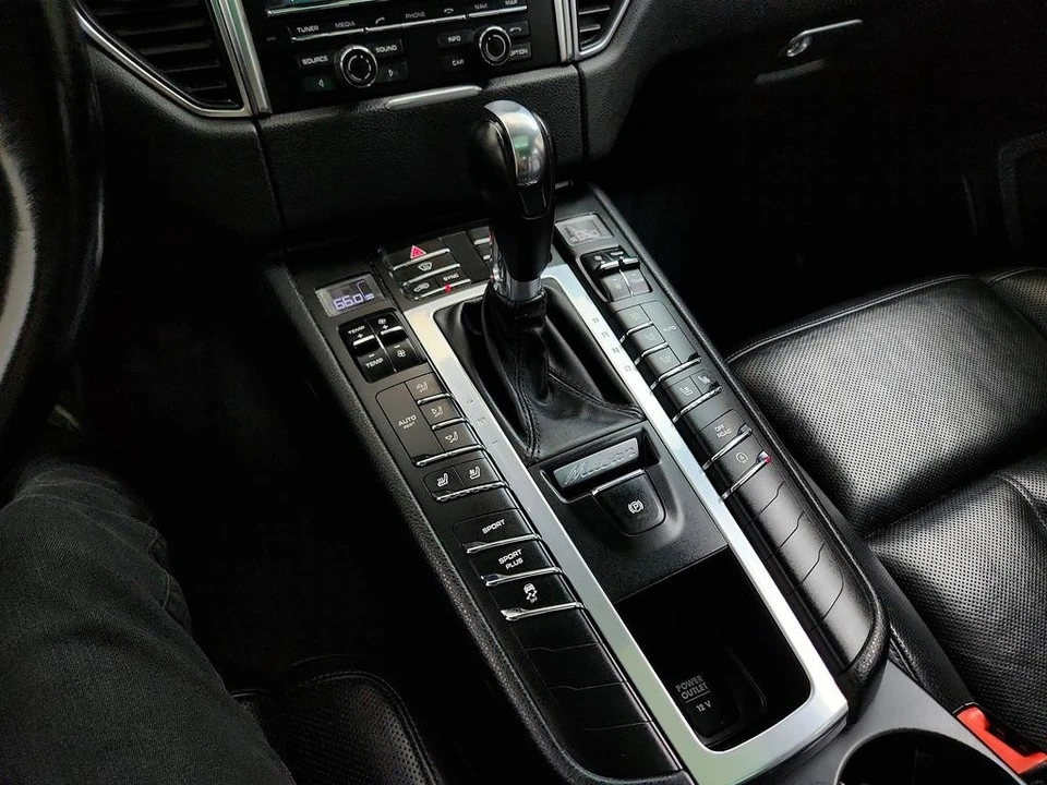 2016 Porsche Macan S - Image 18 of 31