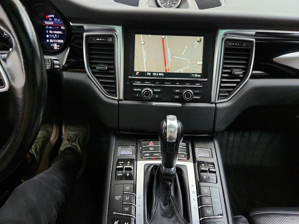 2016 Porsche Macan - Image 21 of 31