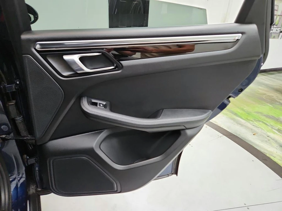 2016 Porsche Macan - Image 30 of 31