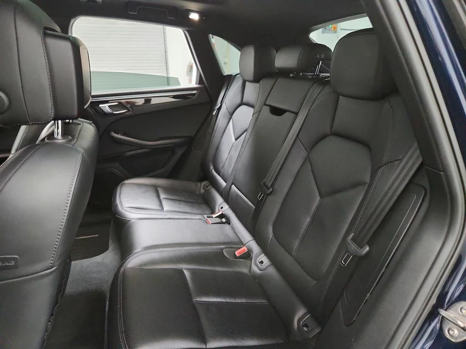 2016 Porsche Macan - Image 24 of 31