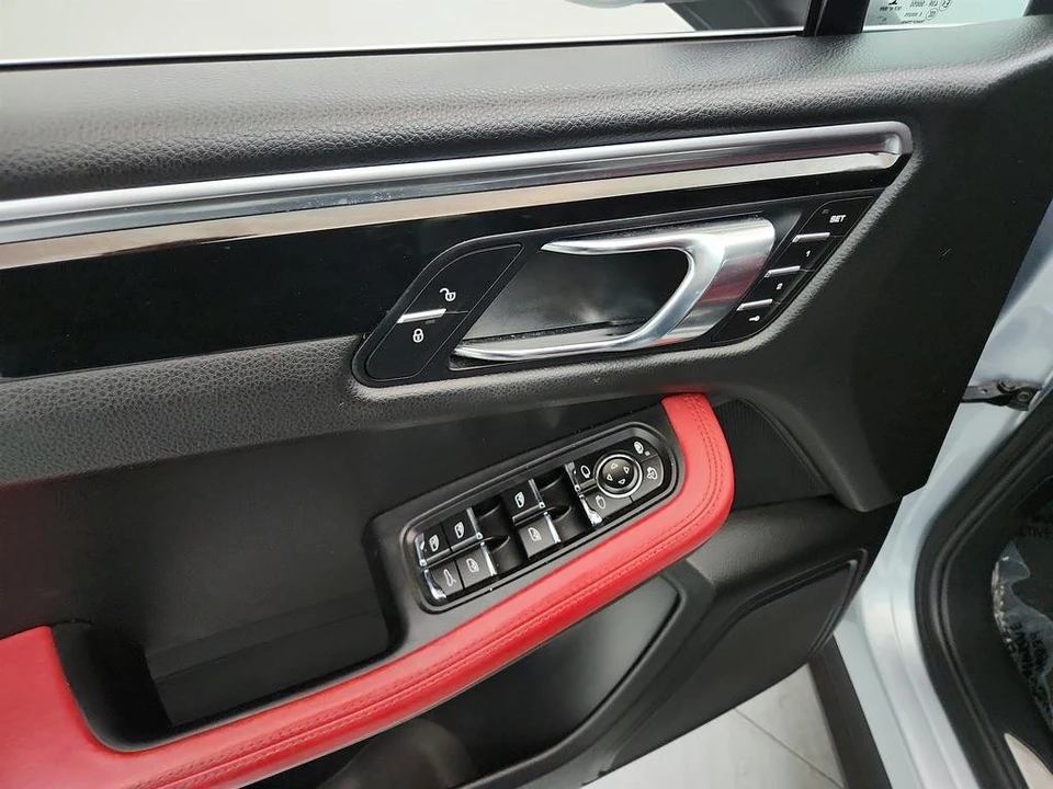 2016 Porsche Macan S - Image 23 of 31