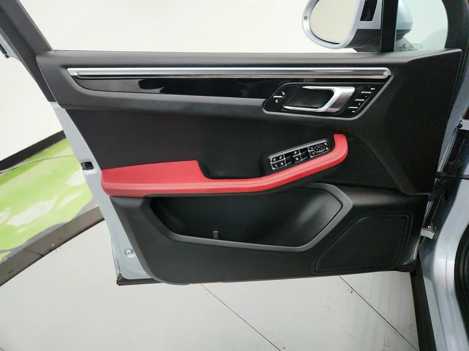 2016 Porsche Macan S - Image 24 of 31