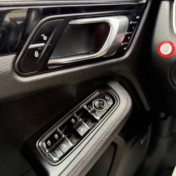 2016 Porsche Macan S - Image 27 of 31