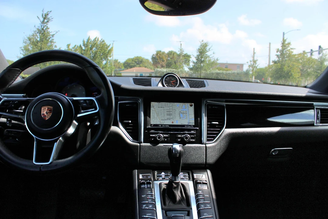 2016 Porsche Macan S - Image 12 of 15