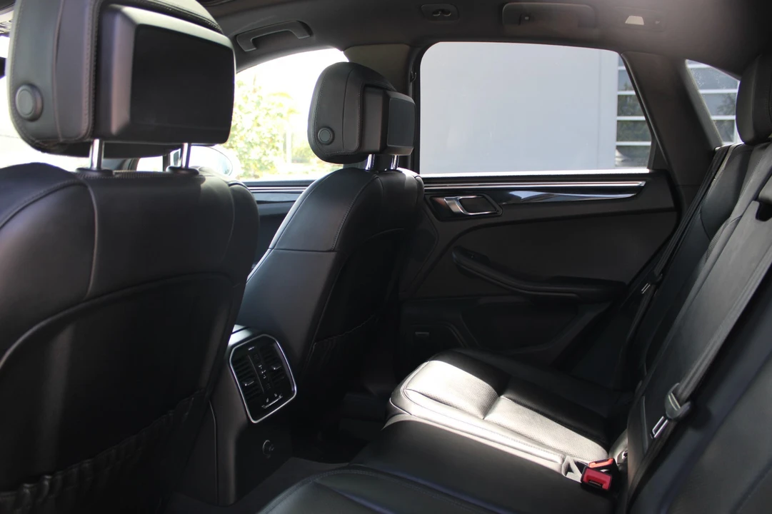 2016 Porsche Macan S - Image 14 of 15