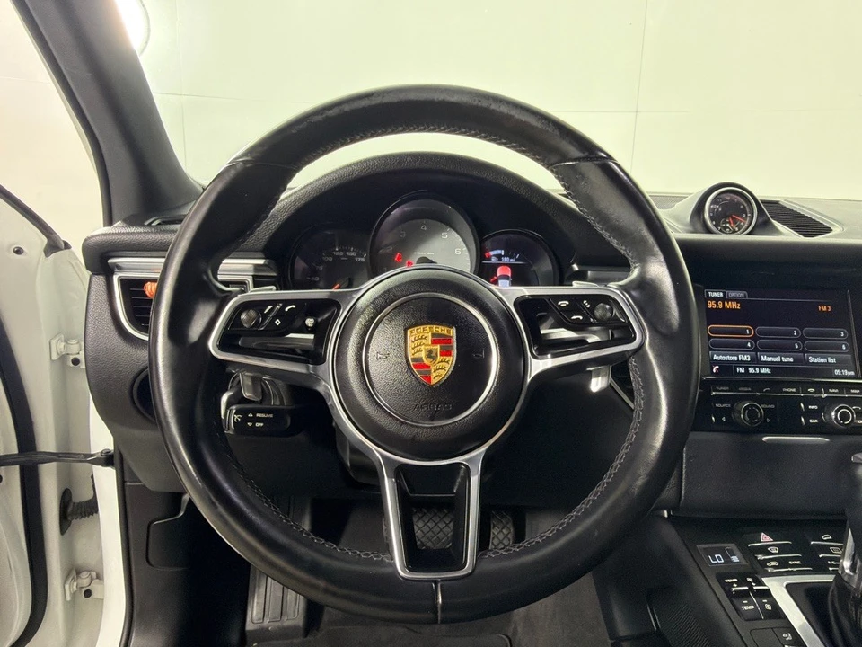 2016 Porsche Macan S - Image 16 of 29