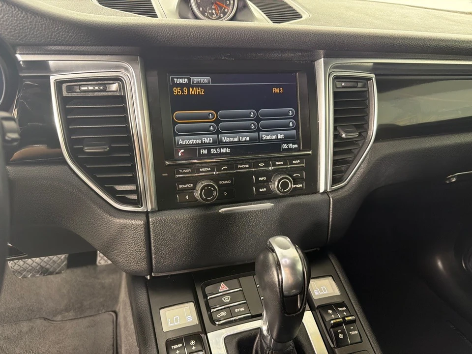 2016 Porsche Macan S - Image 17 of 29