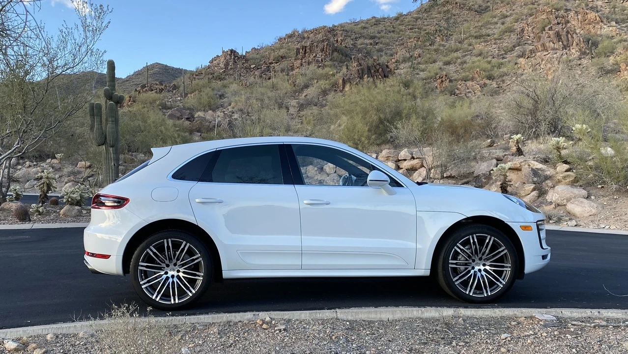 2016 Porsche Macan S - Image 13 of 31