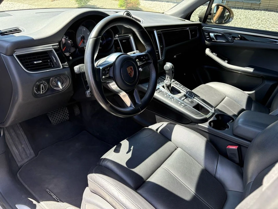 2016 Porsche Macan S - Image 9 of 31