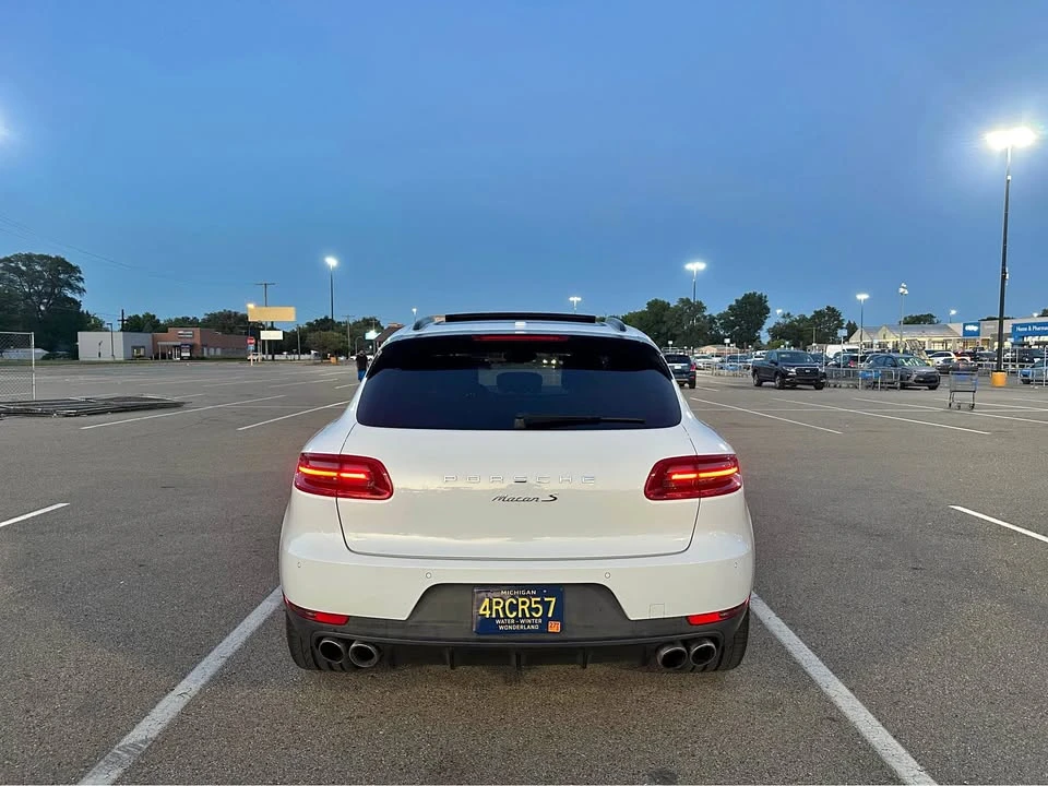 2016 Porsche Macan - Image 1 of 20