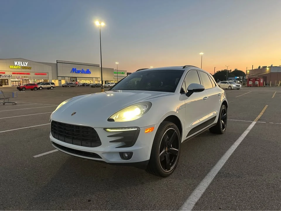 2016 Porsche Macan - Image 2 of 19