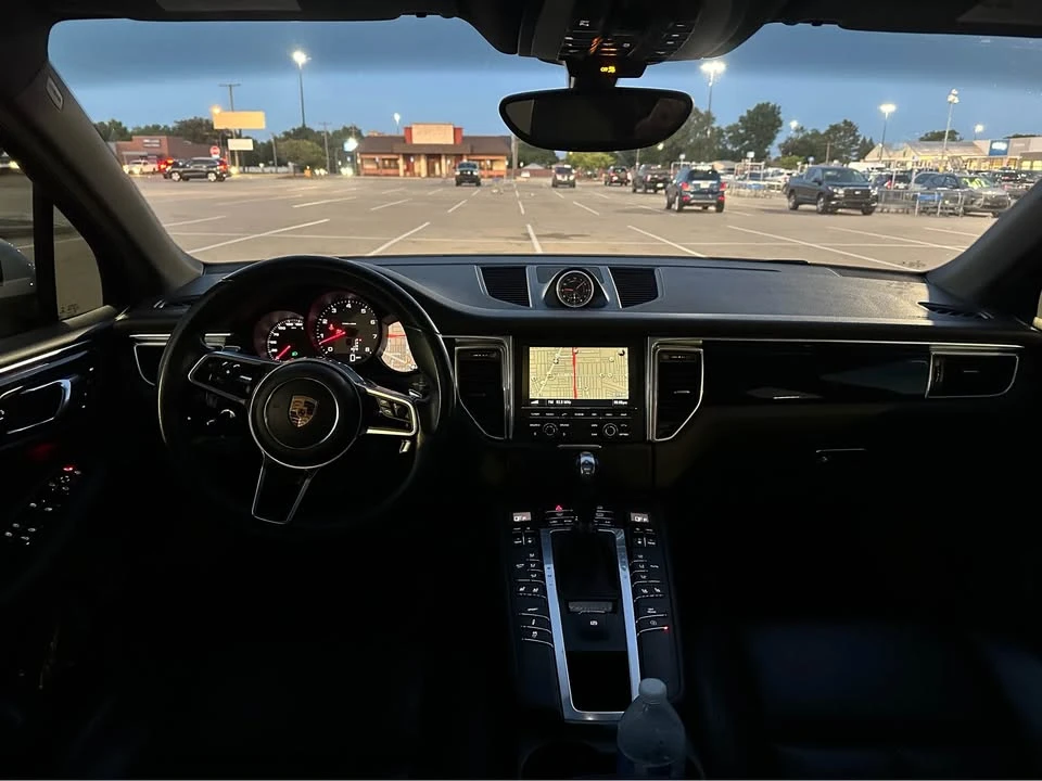 2016 Porsche Macan - Image 14 of 19