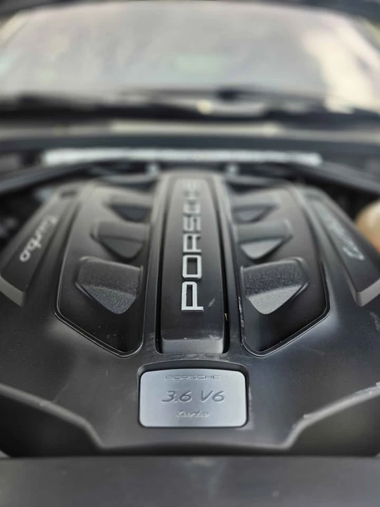 2016 Porsche Macan Turbo - Image 17 of 20