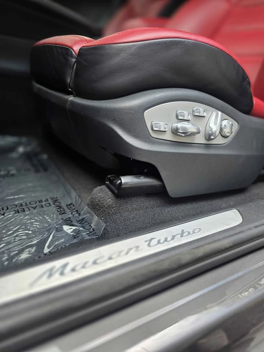 2016 Porsche Macan Turbo - Image 13 of 20