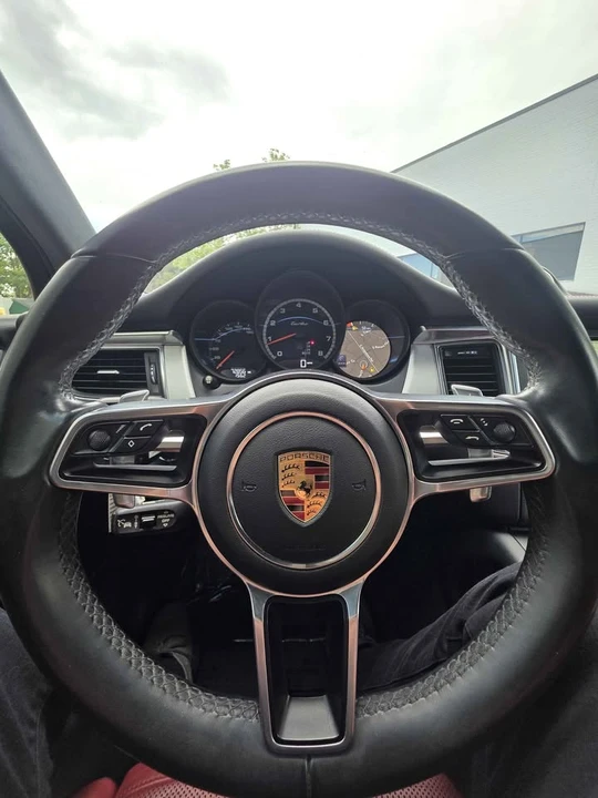 2016 Porsche Macan Turbo - Image 18 of 20