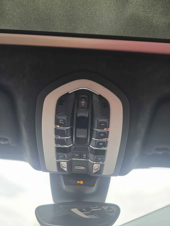 2016 Porsche Macan Turbo - Image 20 of 20