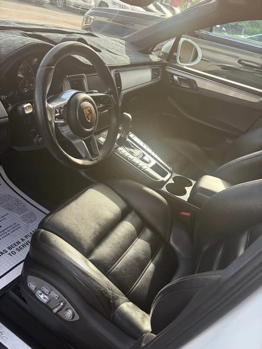 2016 Porsche Macan Turbo - Image 15 of 19