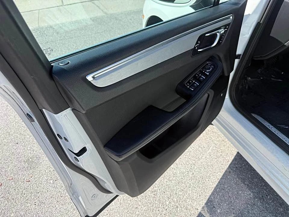 2016 Porsche Macan Turbo - Image 11 of 19