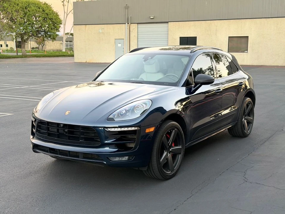 2016 Porsche Macan Turbo - Image 18 of 21
