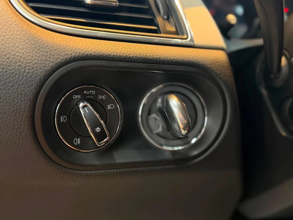 2016 Porsche Macan Turbo - Image 18 of 20