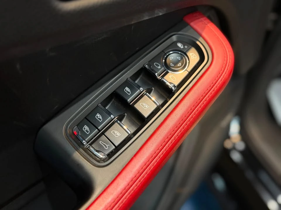 2016 Porsche Macan Turbo - Image 18 of 20