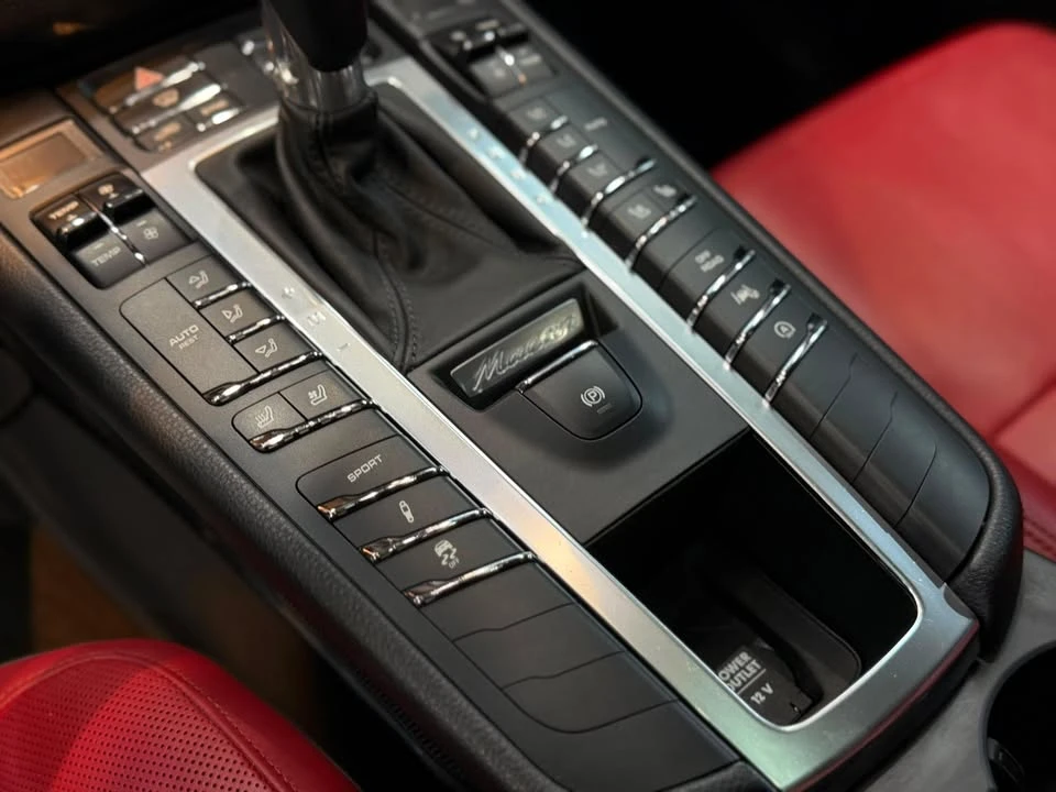 2016 Porsche Macan Turbo - Image 14 of 20