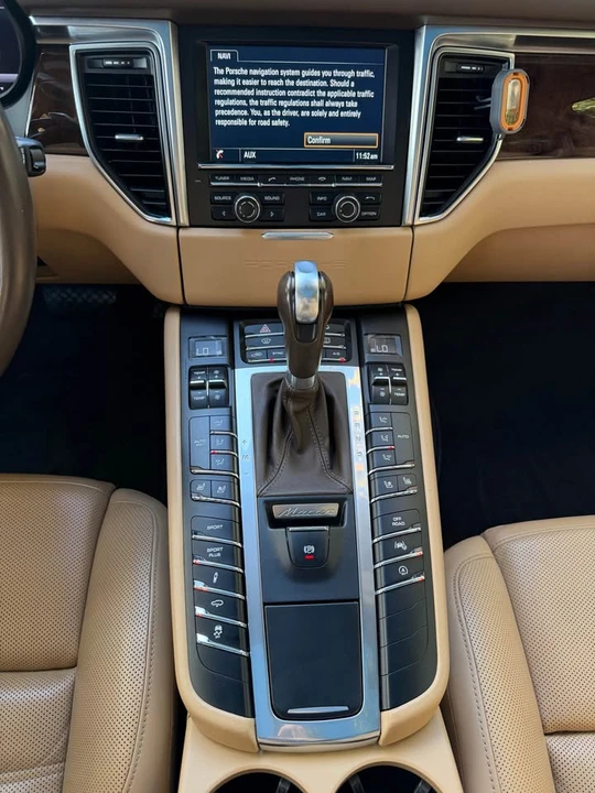 2016 Porsche Macan Turbo - Image 11 of 15