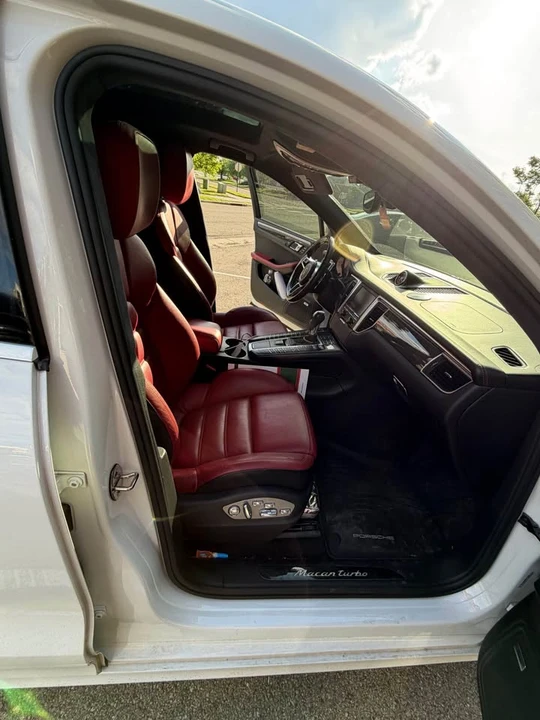 2016 Porsche Macan Turbo - Image 5 of 6