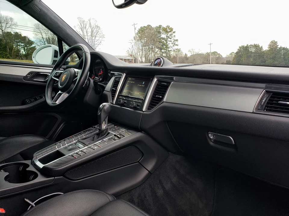 2016 Porsche Macan Turbo - Image 23 of 26