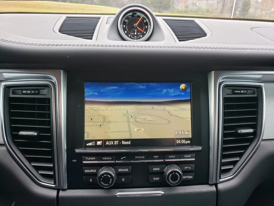2016 Porsche Macan Turbo - Image 20 of 26
