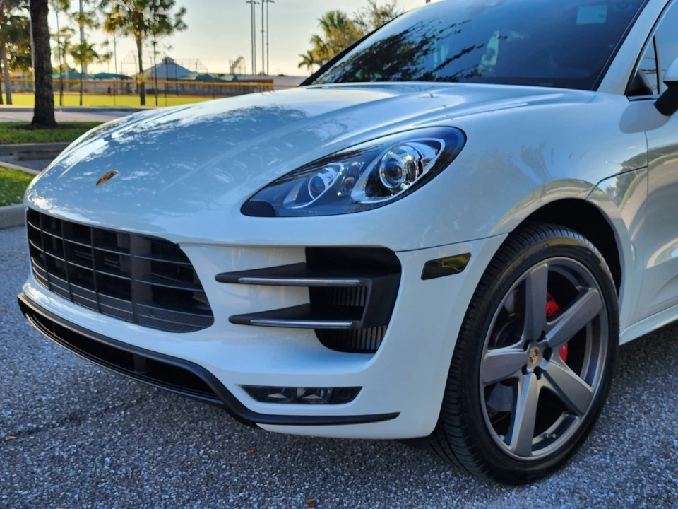 2016 Porsche Macan Turbo - Image 2 of 31