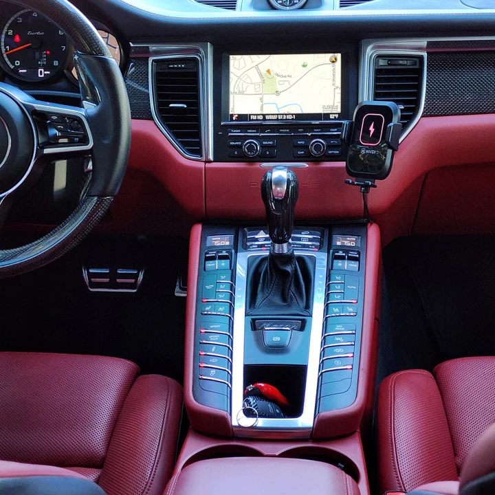 2016 Porsche Macan Turbo - Image 21 of 31
