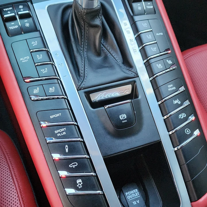 2016 Porsche Macan Turbo - Image 22 of 31