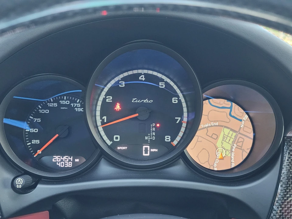 2016 Porsche Macan Turbo - Image 23 of 31