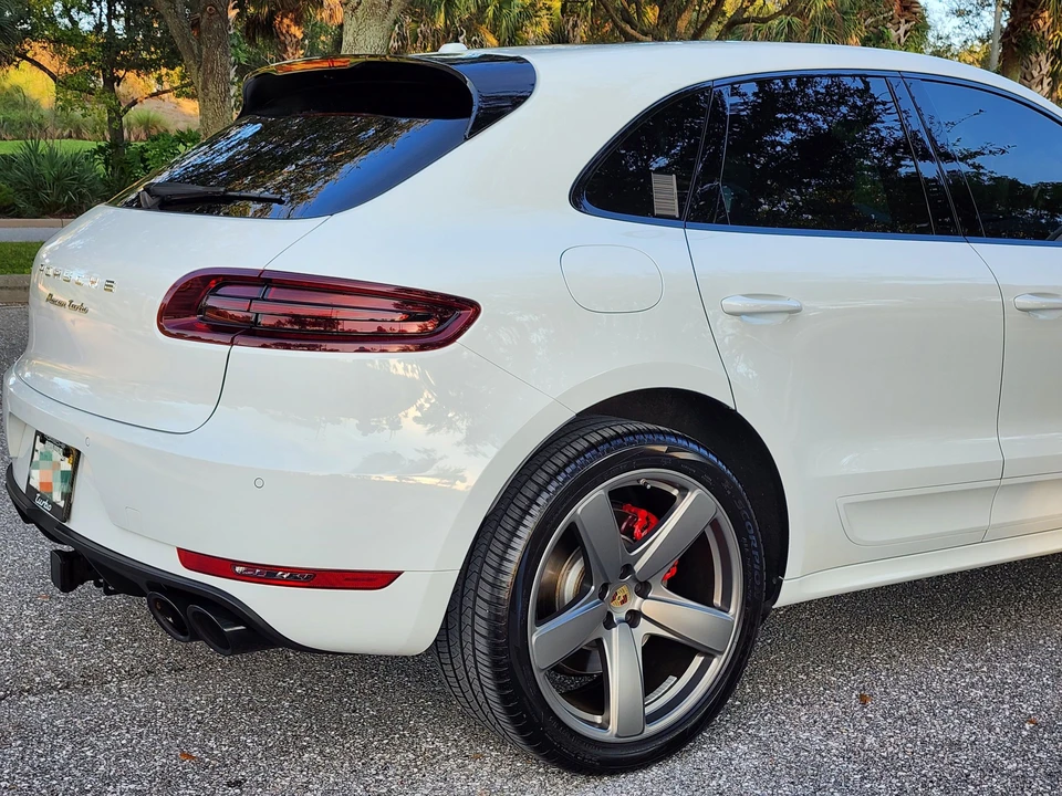 2016 Porsche Macan Turbo - Image 8 of 31