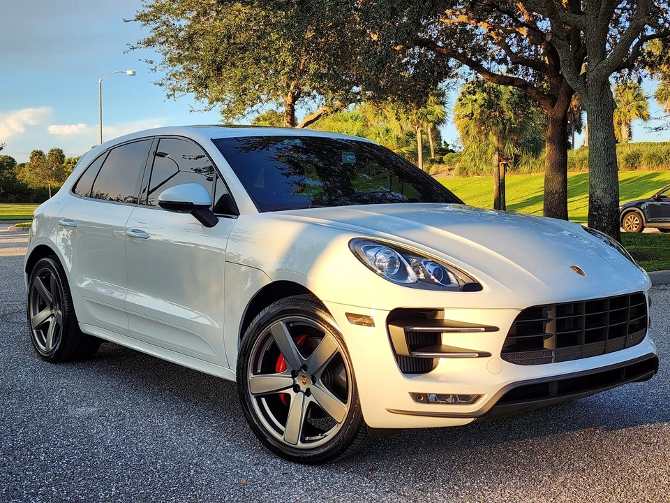 2016 Porsche Macan Turbo - Image 10 of 31