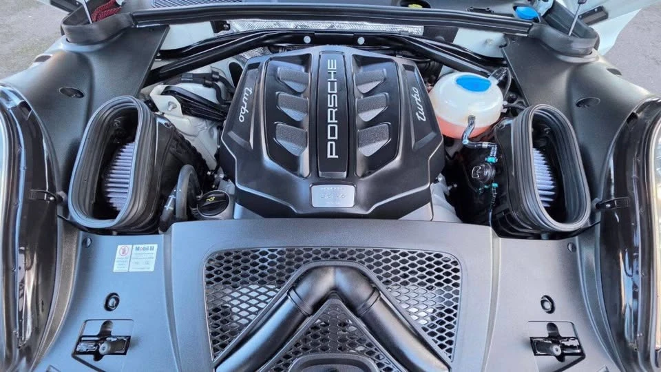 2016 Porsche Macan Turbo - Image 11 of 15