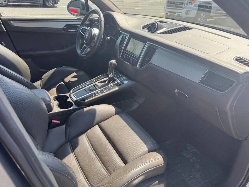 2016 Porsche Macan Turbo - Image 18 of 19