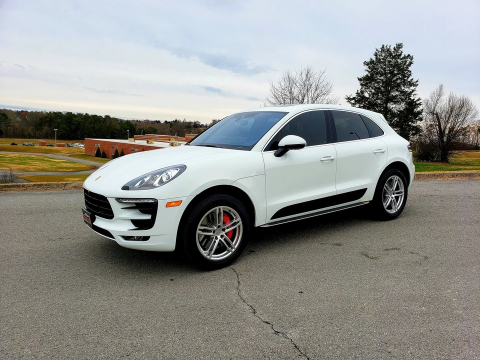 2016 Porsche Macan Turbo - Image 9 of 25