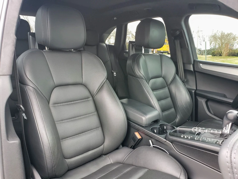2016 Porsche Macan Turbo - Image 24 of 25