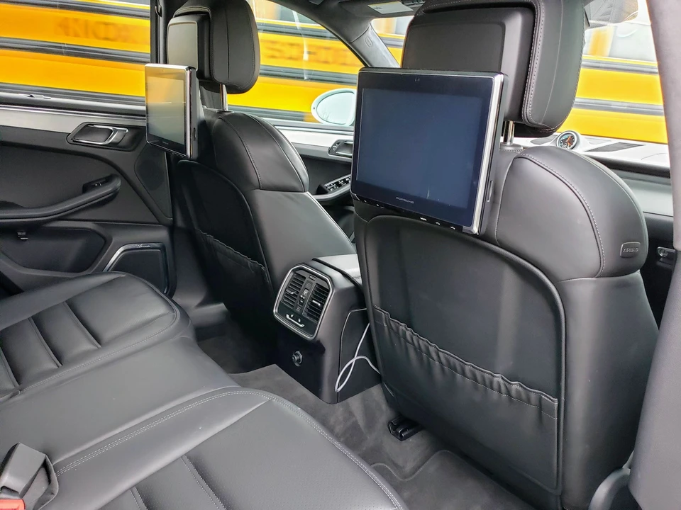 2016 Porsche Macan Turbo - Image 17 of 25