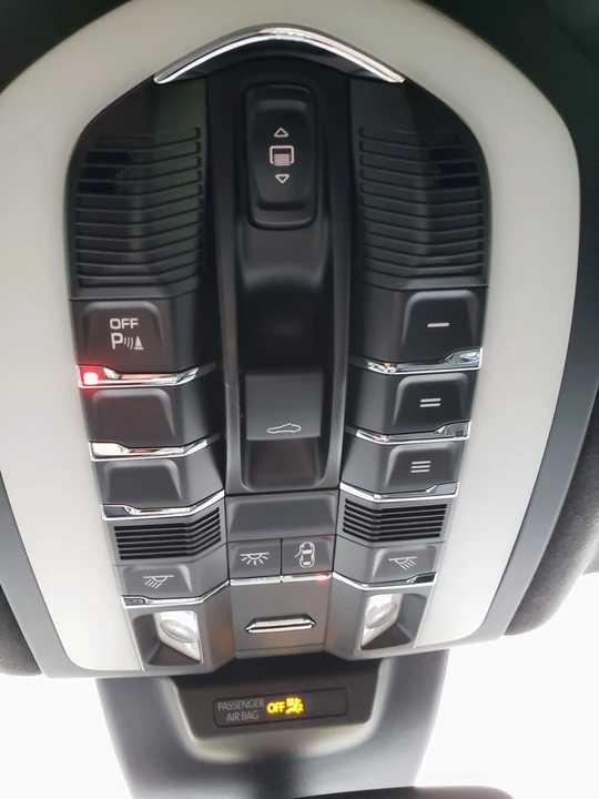 2016 Porsche Macan Turbo - Image 11 of 25
