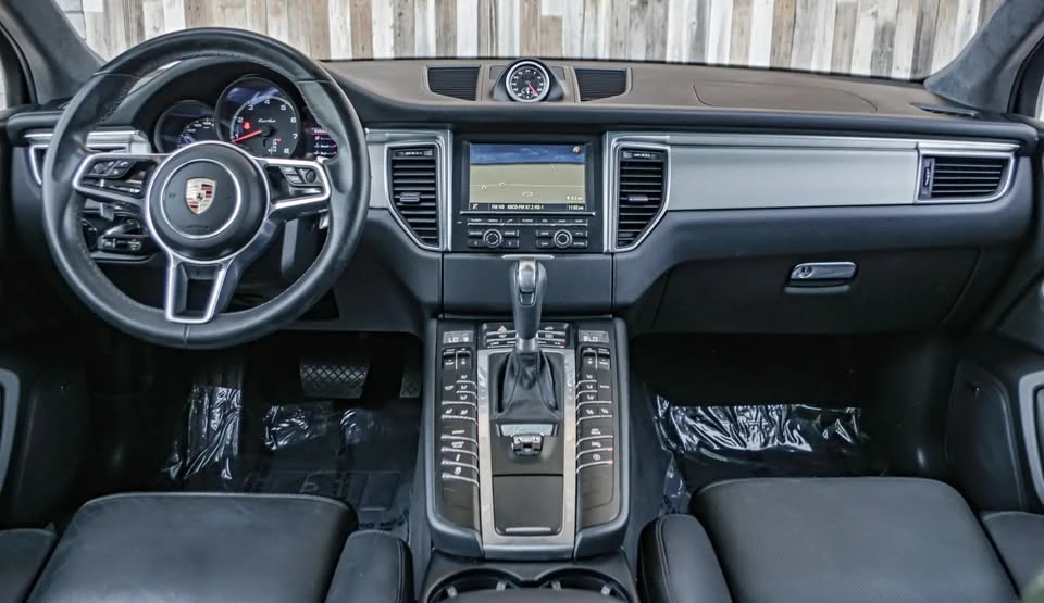2016 Porsche Macan Turbo - Image 12 of 18