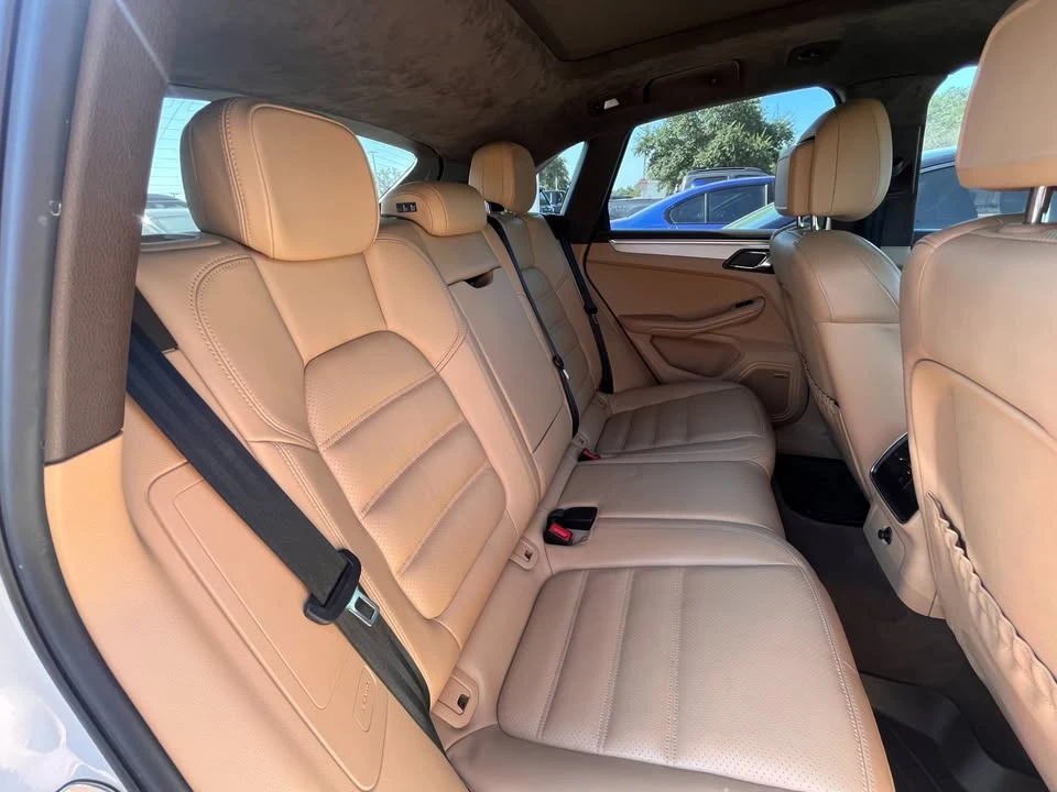 2016 Porsche Macan Turbo - Image 9 of 11