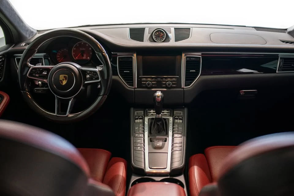 2016 Porsche Macan Turbo - Image 7 of 10