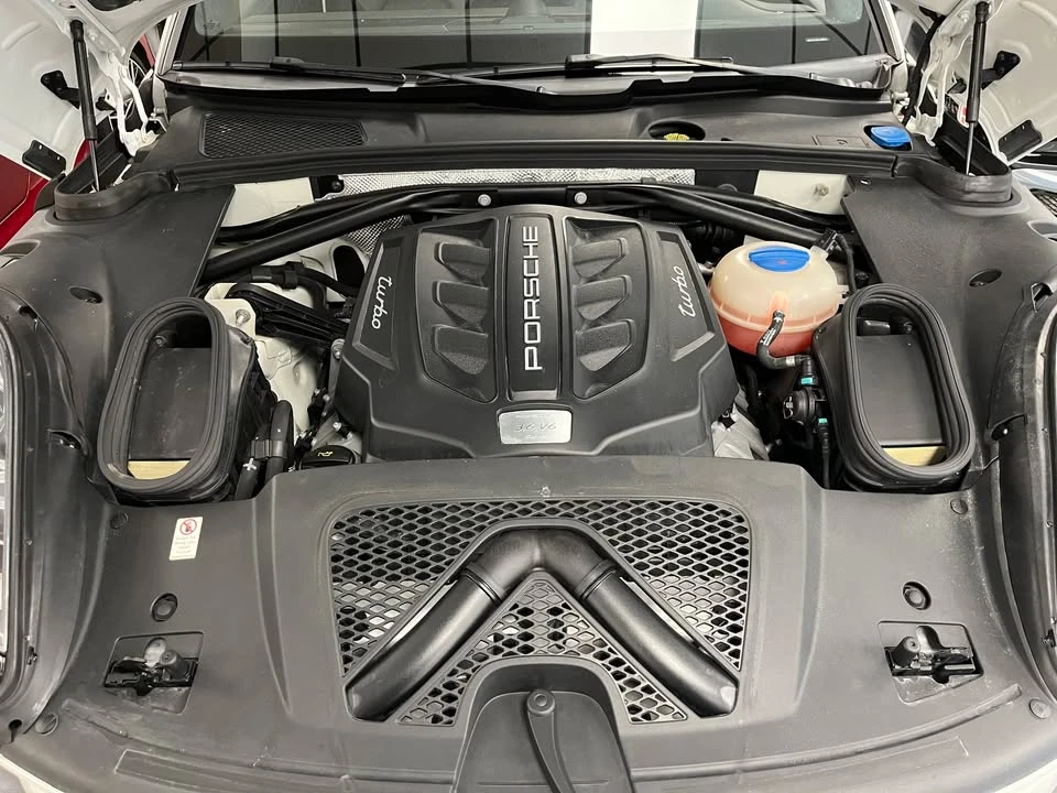 2016 Porsche Macan Turbo - Image 11 of 11